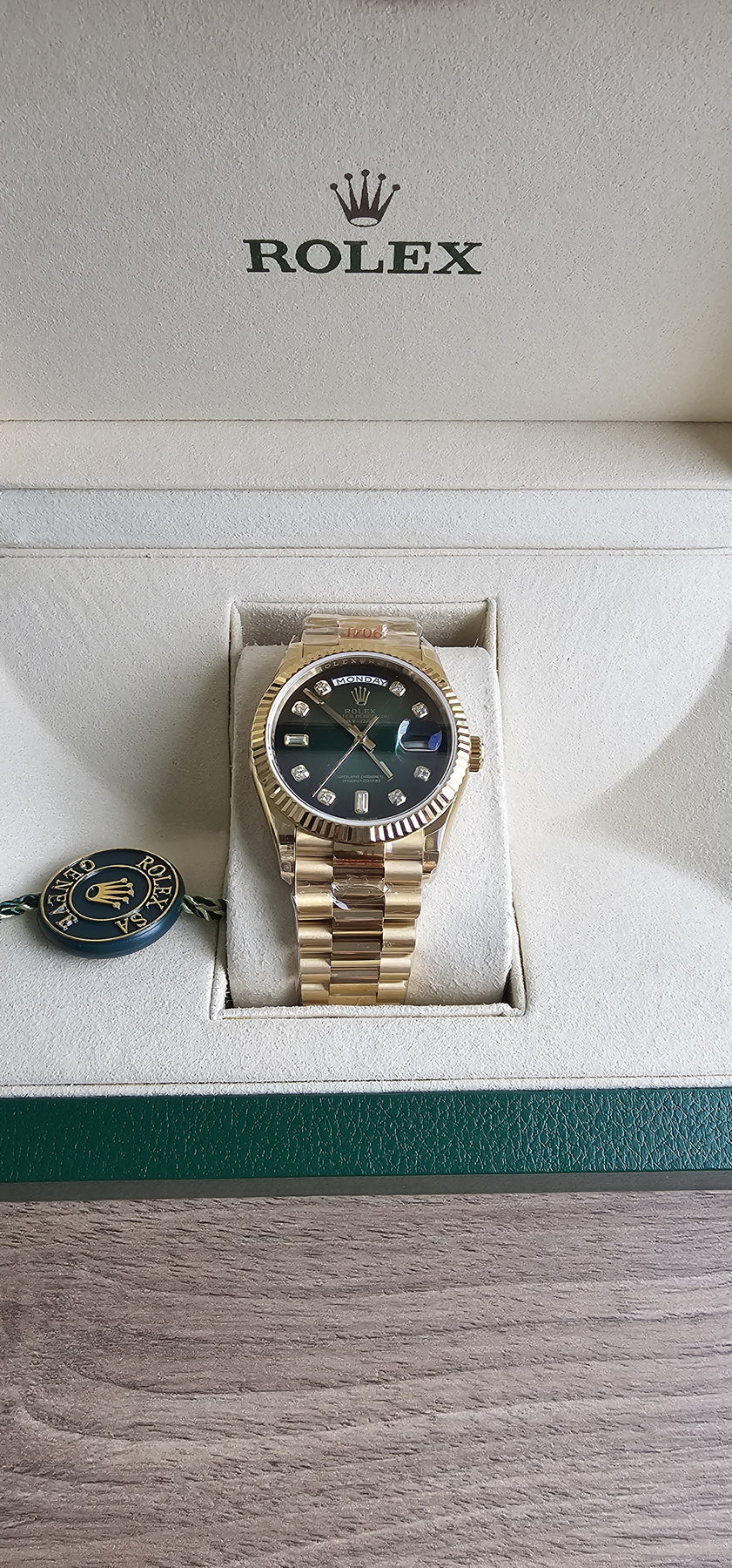 Rolex Day-Date 36 mm Oro Amarillo Esfera Degradada Verde con Diamantes