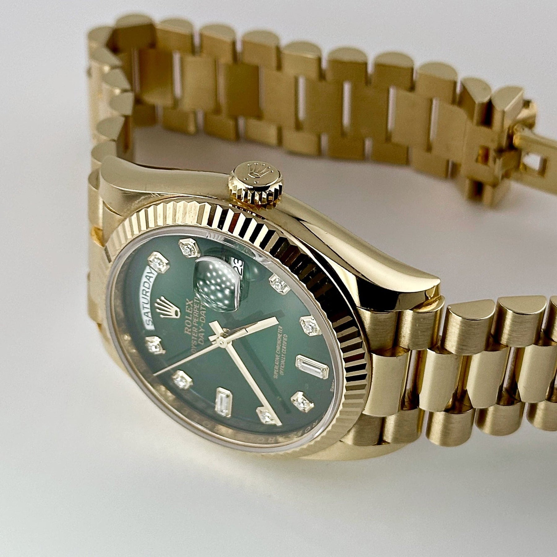 Rolex Day-Date 36 mm Oro Amarillo Esfera Degradada Verde con Diamantes